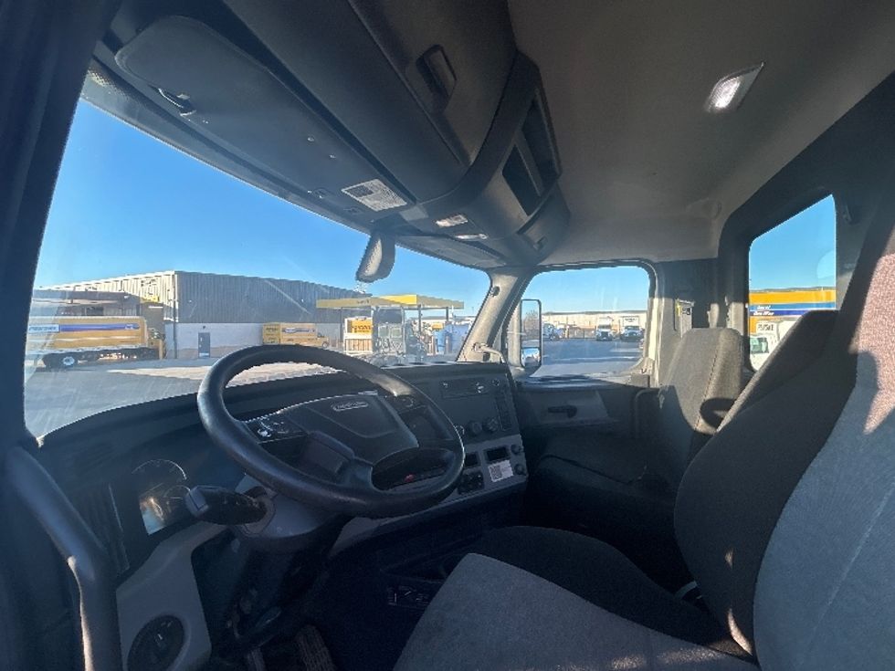 Day Cab Tractor-Heavy Duty Tractors-Freightliner-2018-T12664ST-Lowell-AR-442,537\n\t\tmiles-$ 40,500 - Image 10