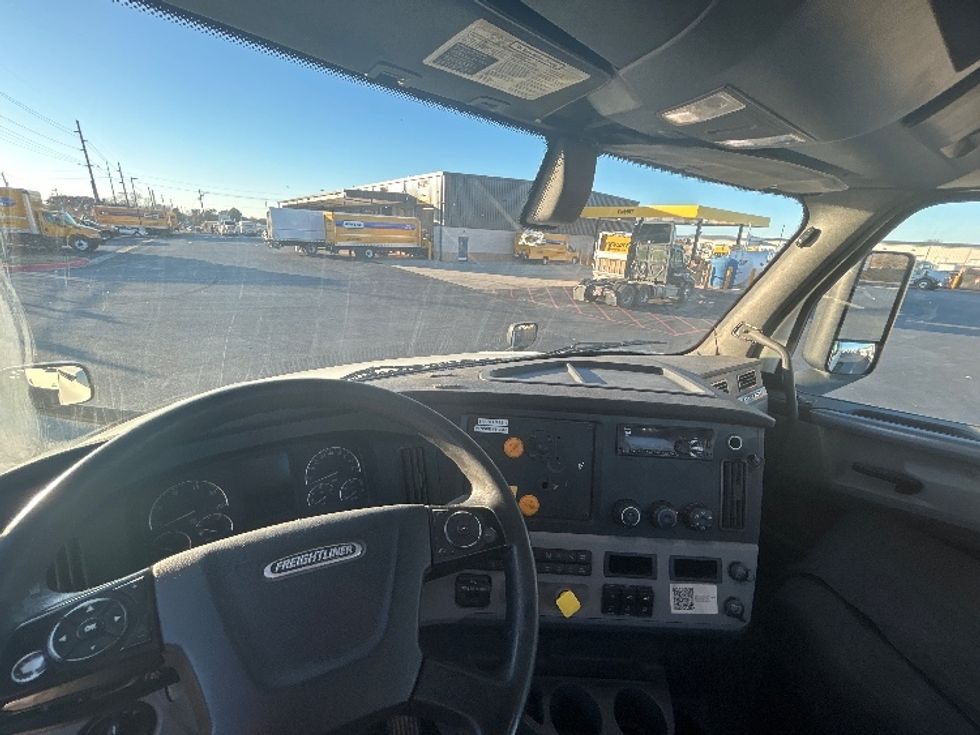 Day Cab Tractor-Heavy Duty Tractors-Freightliner-2018-T12664ST-Lowell-AR-442,537\n\t\tmiles-$ 40,500 - Image 11