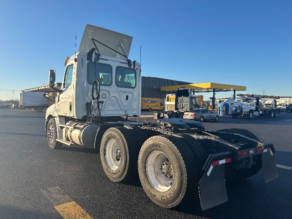 Day Cab Tractor-Heavy Duty Tractors-Freightliner-2018-T12664ST-Lowell-AR-442,537\n\t\tmiles-$ 40,500 - Image 5