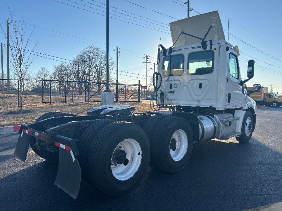 Day Cab Tractor-Heavy Duty Tractors-Freightliner-2018-T12664ST-Lowell-AR-442,537\n\t\tmiles-$ 40,500 - Image 7