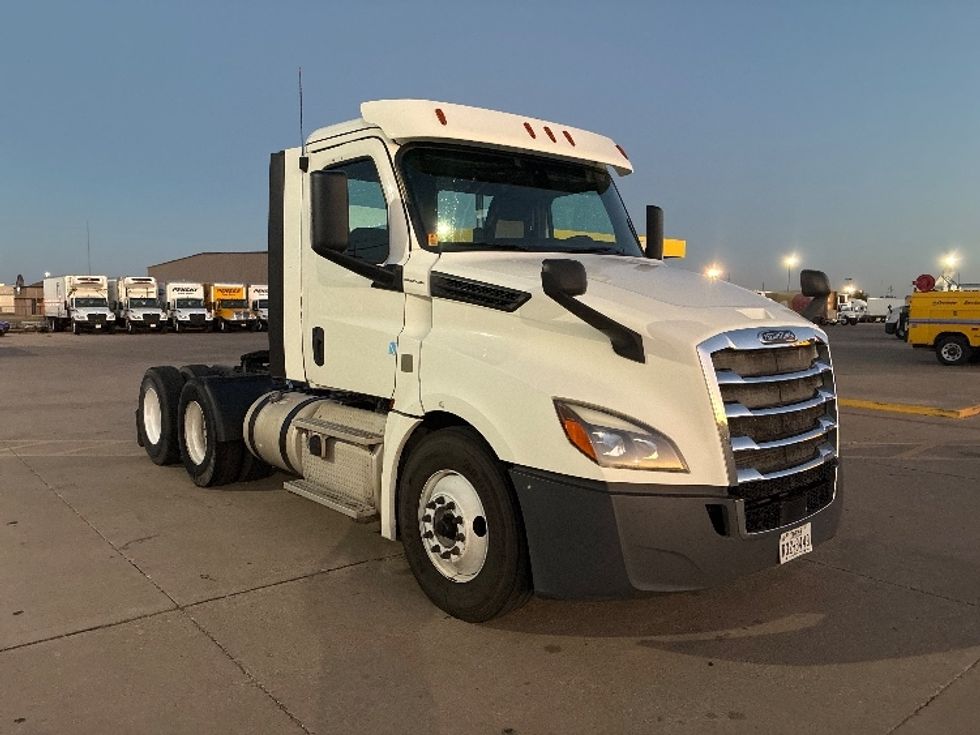 Day Cab Tractor-Heavy Duty Tractors-Freightliner-2018-T12664ST-Lubbock-TX-394,580\n\t\tmiles-$ 44,250 - Image 1