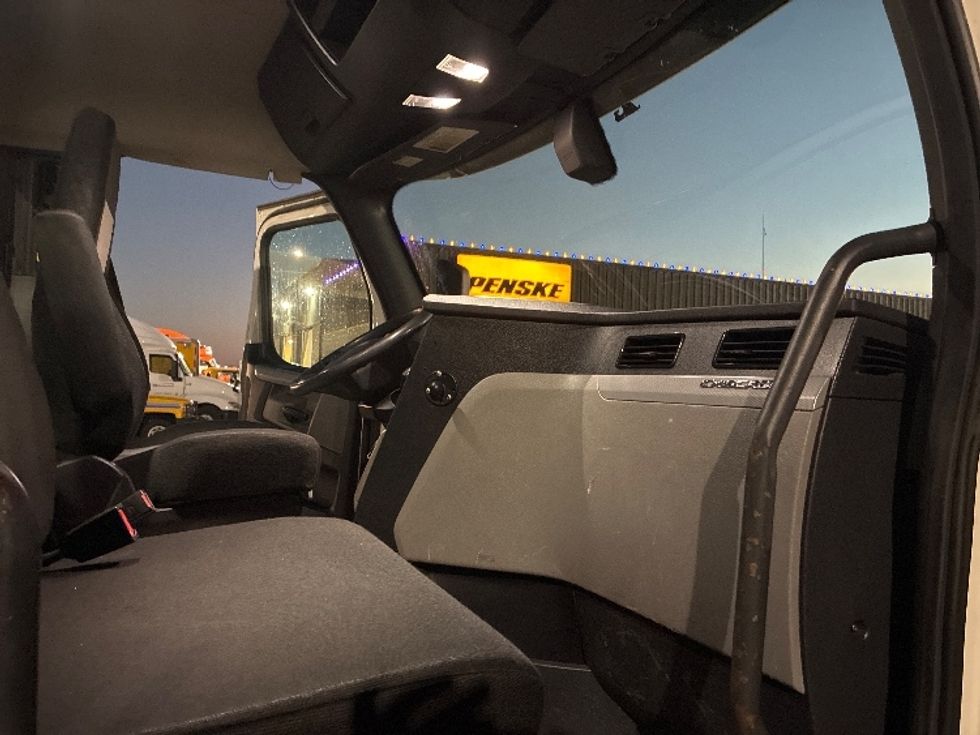 Day Cab Tractor-Heavy Duty Tractors-Freightliner-2018-T12664ST-Lubbock-TX-394,580\n\t\tmiles-$ 44,250 - Image 12