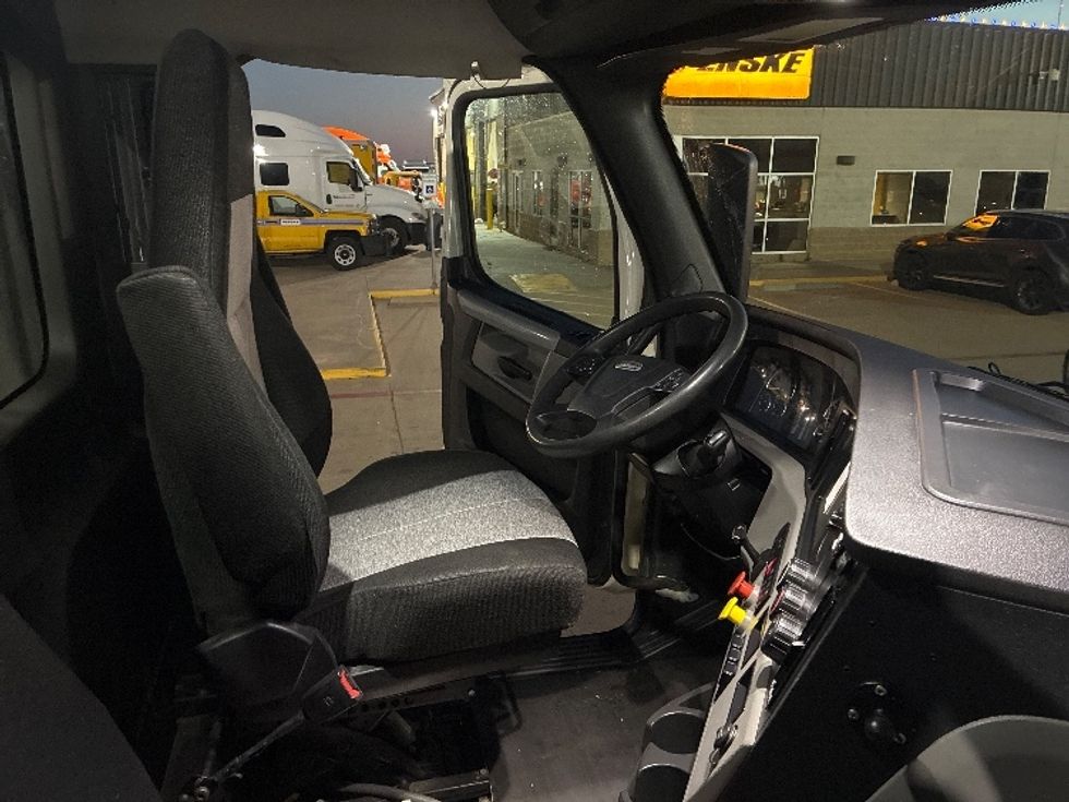 Day Cab Tractor-Heavy Duty Tractors-Freightliner-2018-T12664ST-Lubbock-TX-394,580\n\t\tmiles-$ 44,250 - Image 13