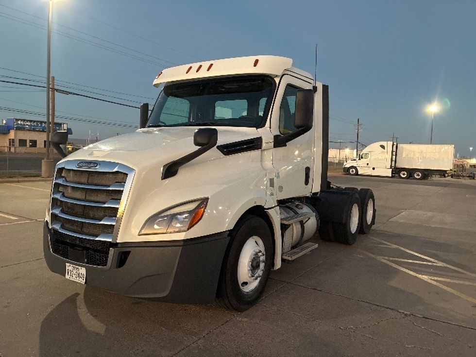 Day Cab Tractor-Heavy Duty Tractors-Freightliner-2018-T12664ST-Lubbock-TX-394,580\n\t\tmiles-$ 44,250 - Image 3