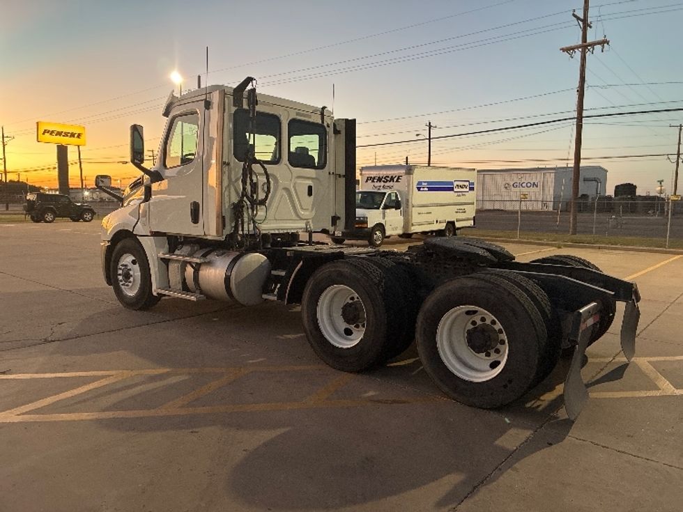 Day Cab Tractor-Heavy Duty Tractors-Freightliner-2018-T12664ST-Lubbock-TX-394,580\n\t\tmiles-$ 44,250 - Image 5