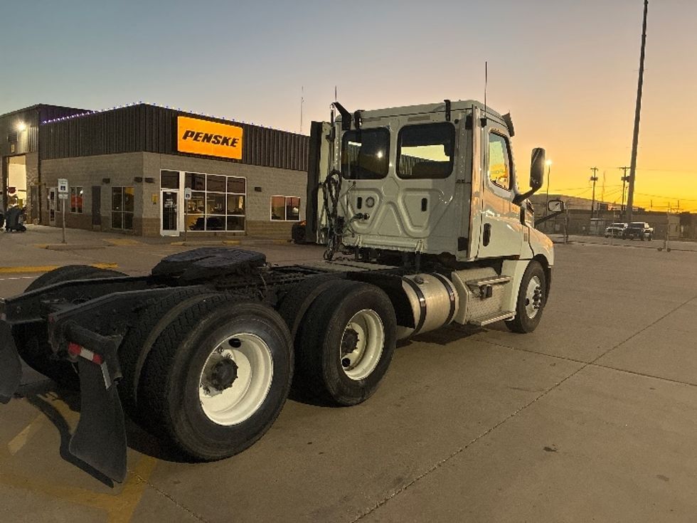 Day Cab Tractor-Heavy Duty Tractors-Freightliner-2018-T12664ST-Lubbock-TX-394,580\n\t\tmiles-$ 44,250 - Image 7
