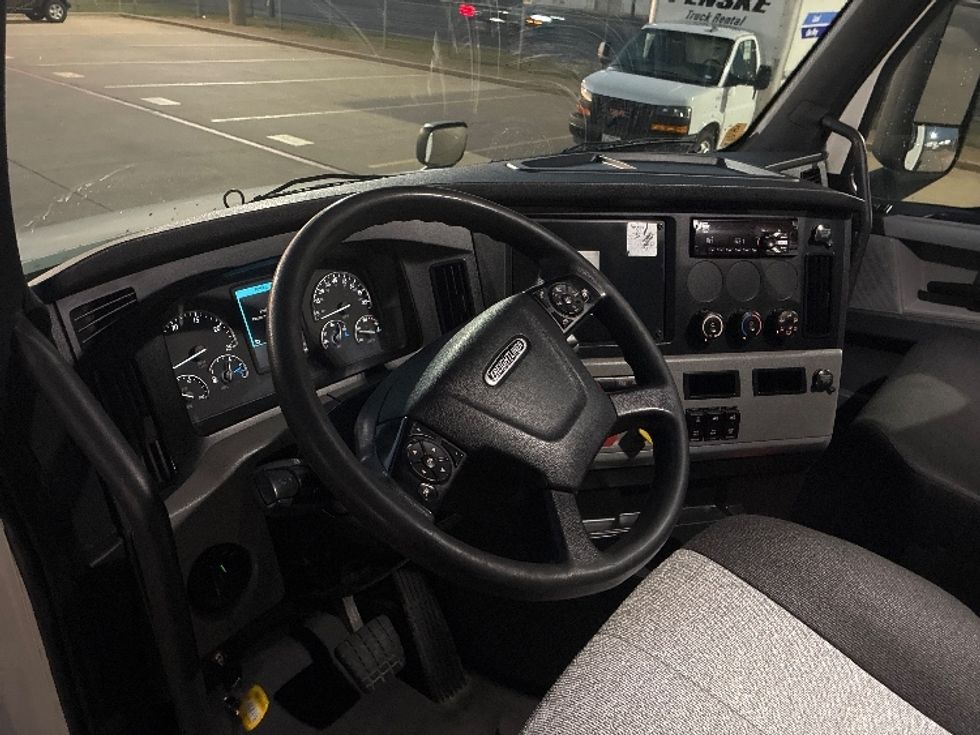 Day Cab Tractor-Heavy Duty Tractors-Freightliner-2018-T12664ST-Lubbock-TX-394,580\n\t\tmiles-$ 44,250 - Image 9