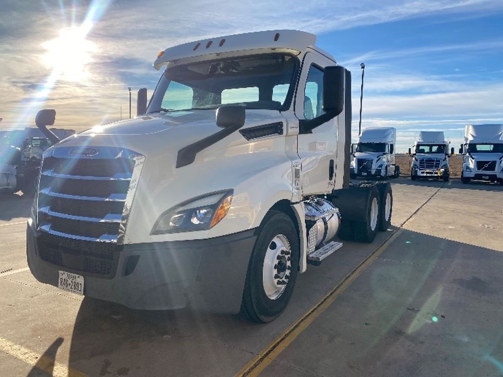 Day Cab Tractor-Heavy Duty Tractors-Freightliner-2018-T12664ST-Lubbock-TX-465,540\n\t\tmiles-$ 44,250 - Image 1