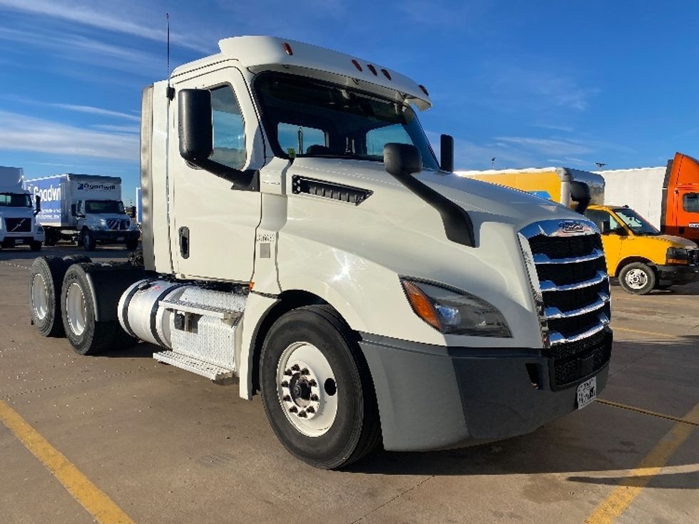 Day Cab Tractor-Heavy Duty Tractors-Freightliner-2018-T12664ST-Lubbock-TX-465,540\n\t\tmiles-$ 44,250 - Image 3