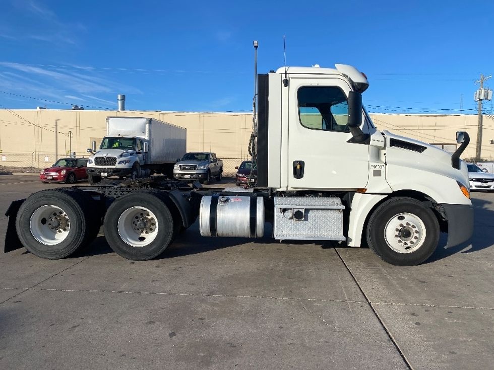 Day Cab Tractor-Heavy Duty Tractors-Freightliner-2018-T12664ST-Lubbock-TX-465,540\n\t\tmiles-$ 44,250 - Image 8
