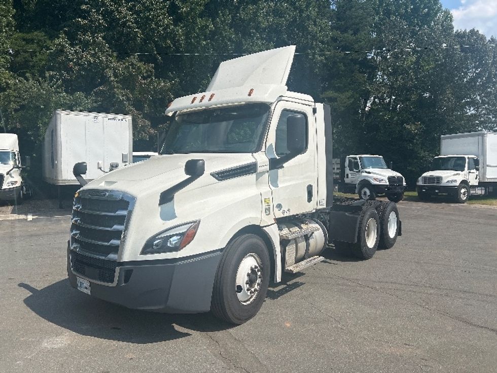 Day Cab Tractor-Heavy Duty Tractors-Freightliner-2018-T12664ST-Mebane-NC-311,282\n\t\tmiles-$ 55,250 - Image 3