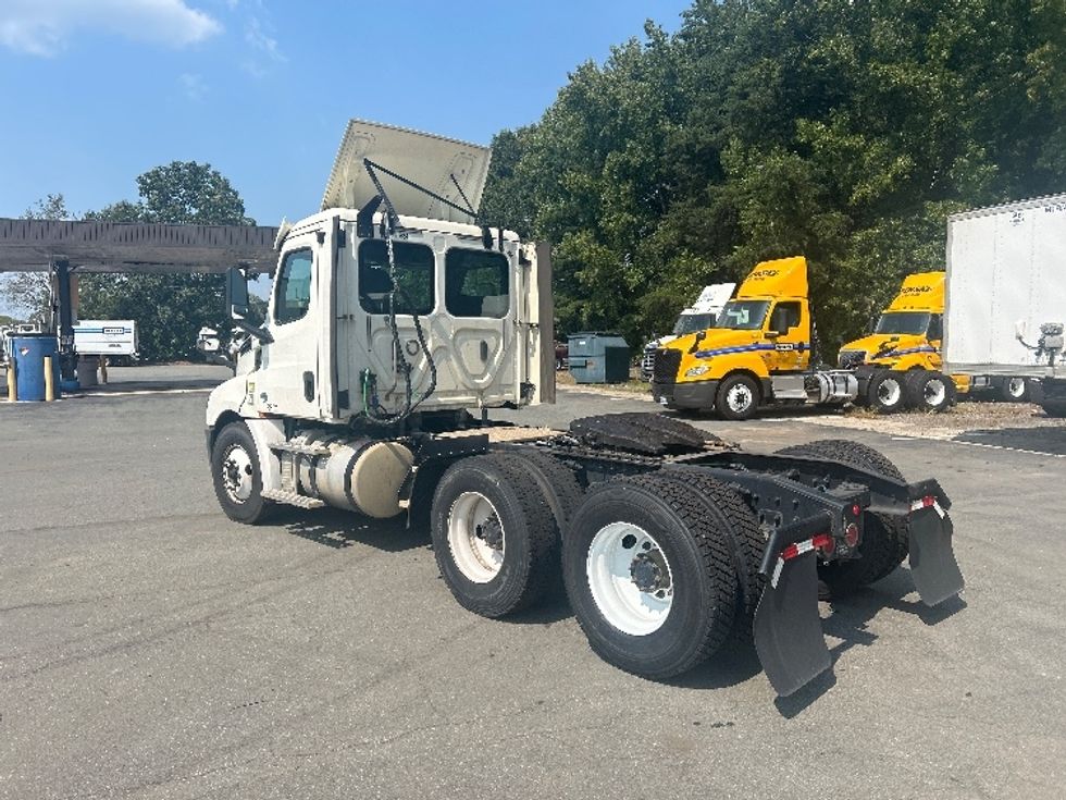 Day Cab Tractor-Heavy Duty Tractors-Freightliner-2018-T12664ST-Mebane-NC-311,282\n\t\tmiles-$ 55,250 - Image 5