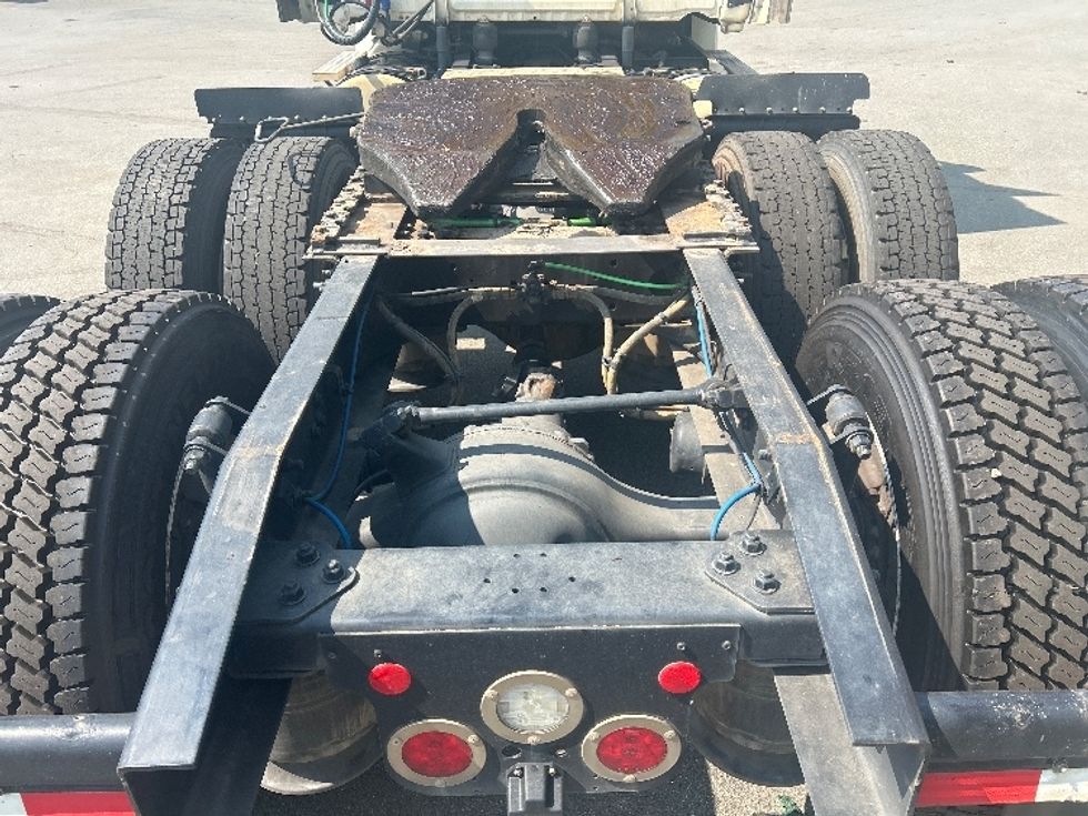 Day Cab Tractor-Heavy Duty Tractors-Freightliner-2018-T12664ST-Mebane-NC-311,282\n\t\tmiles-$ 55,250 - Image 6