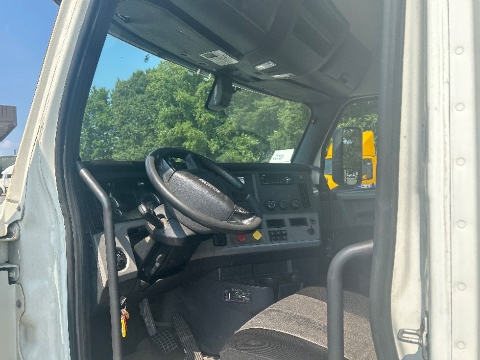 Day Cab Tractor-Heavy Duty Tractors-Freightliner-2018-T12664ST-Mebane-NC-311,282\n\t\tmiles-$ 55,250 - Image 8