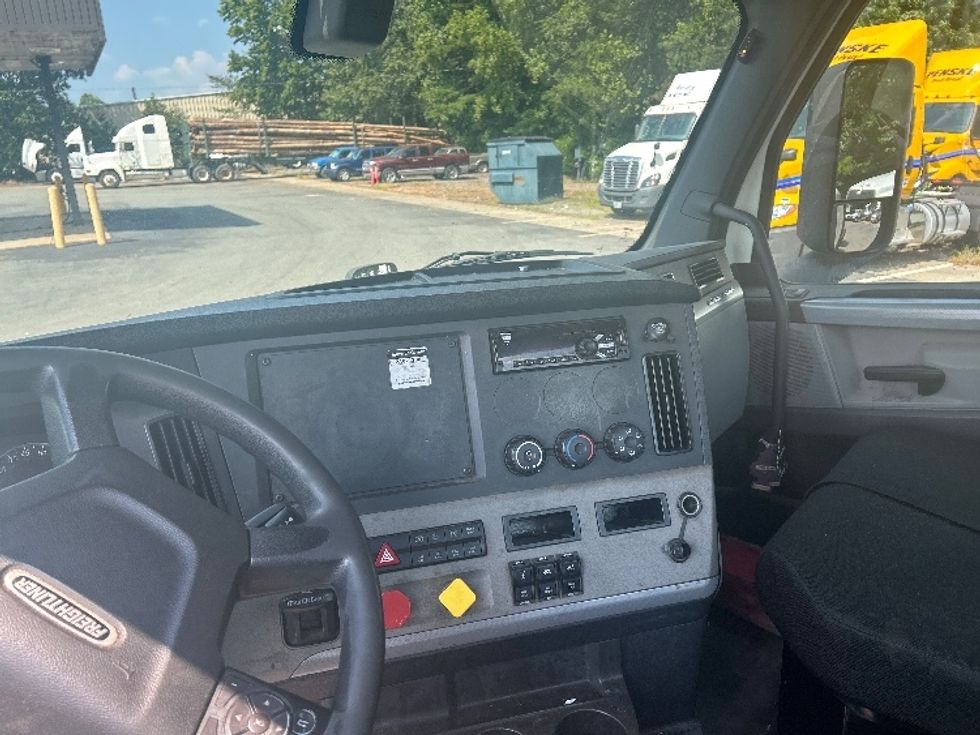 Day Cab Tractor-Heavy Duty Tractors-Freightliner-2018-T12664ST-Mebane-NC-311,282\n\t\tmiles-$ 55,250 - Image 9