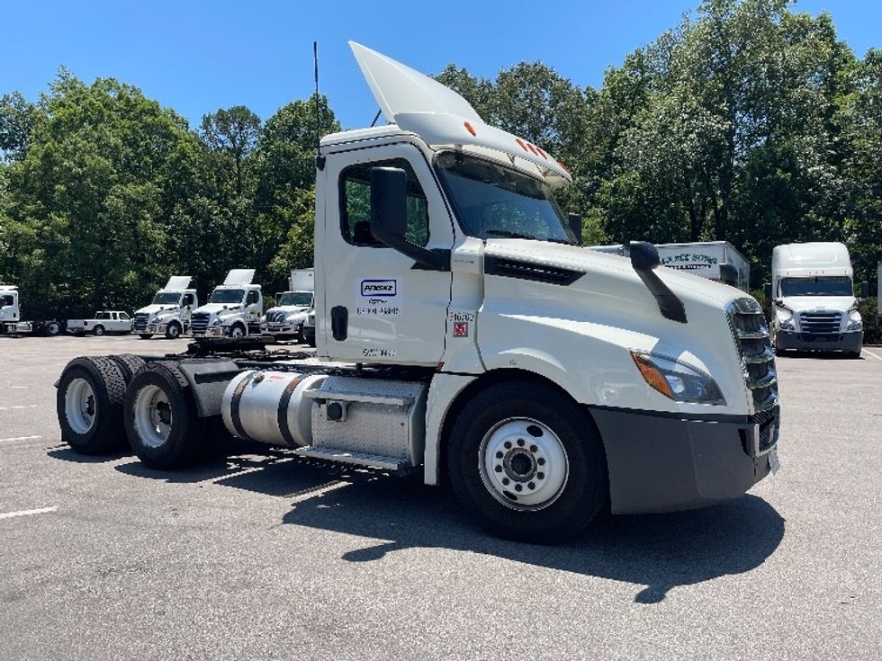 Day Cab Tractor-Heavy Duty Tractors-Freightliner-2018-T12664ST-Mebane-NC-458,322\n\t\tmiles-$ 47,250 - Image 1