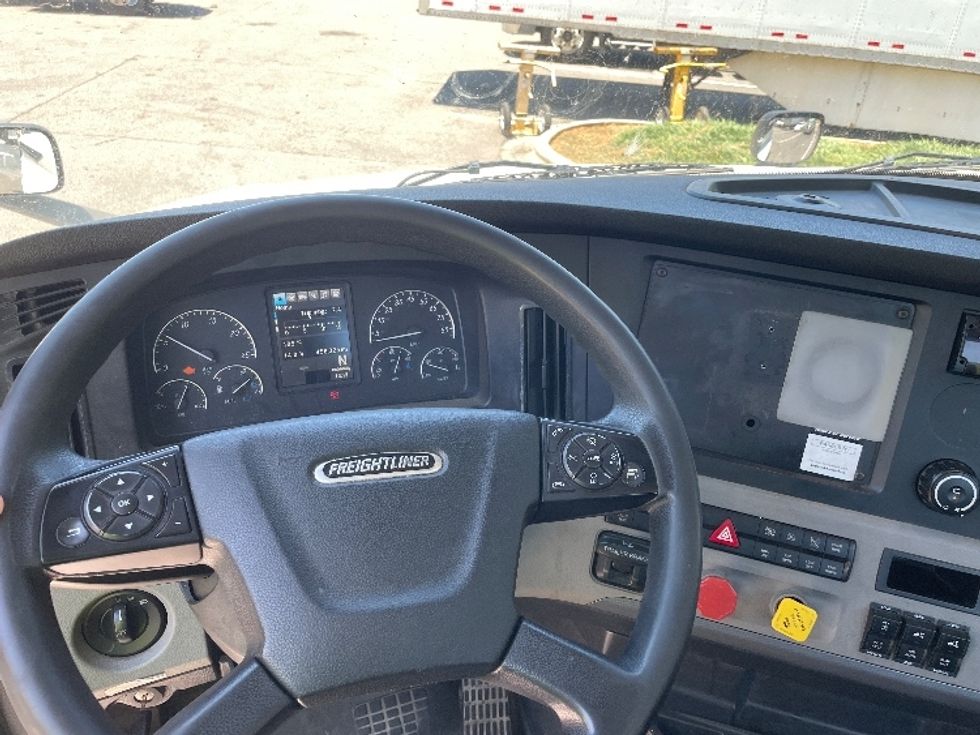 Day Cab Tractor-Heavy Duty Tractors-Freightliner-2018-T12664ST-Mebane-NC-458,322\n\t\tmiles-$ 47,250 - Image 10