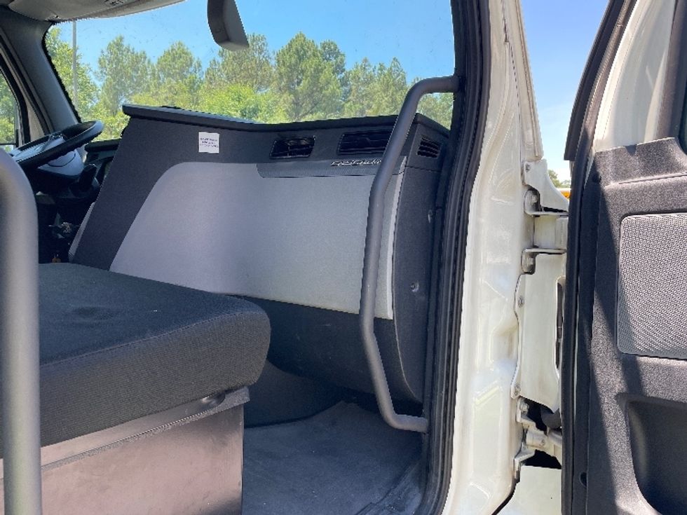 Day Cab Tractor-Heavy Duty Tractors-Freightliner-2018-T12664ST-Mebane-NC-458,322\n\t\tmiles-$ 47,250 - Image 11
