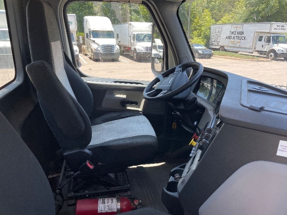 Day Cab Tractor-Heavy Duty Tractors-Freightliner-2018-T12664ST-Mebane-NC-458,322\n\t\tmiles-$ 47,250 - Image 13