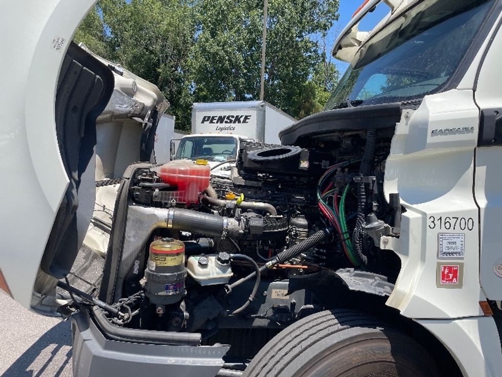 Day Cab Tractor-Heavy Duty Tractors-Freightliner-2018-T12664ST-Mebane-NC-458,322\n\t\tmiles-$ 47,250 - Image 15