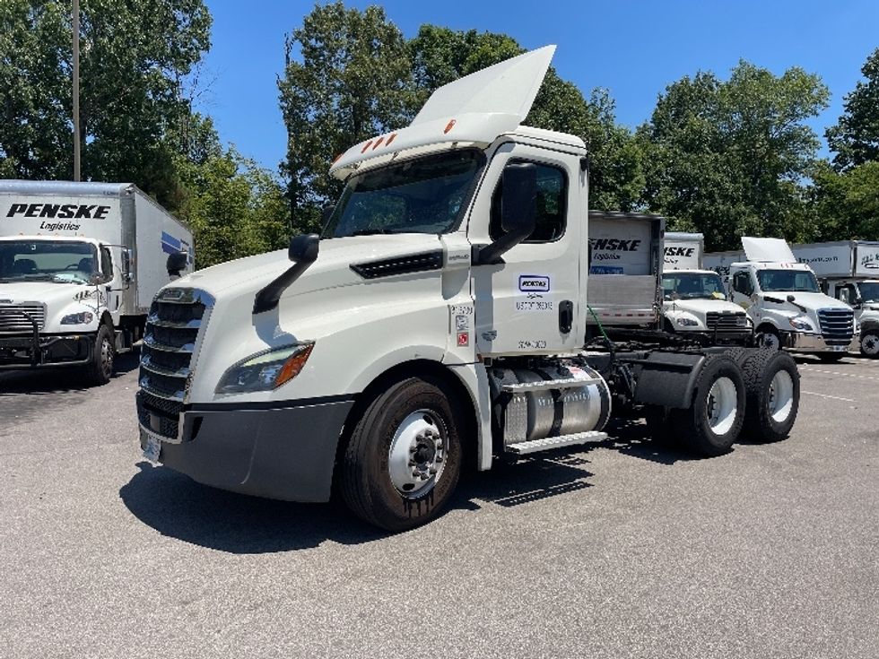 Day Cab Tractor-Heavy Duty Tractors-Freightliner-2018-T12664ST-Mebane-NC-458,322\n\t\tmiles-$ 47,250 - Image 2