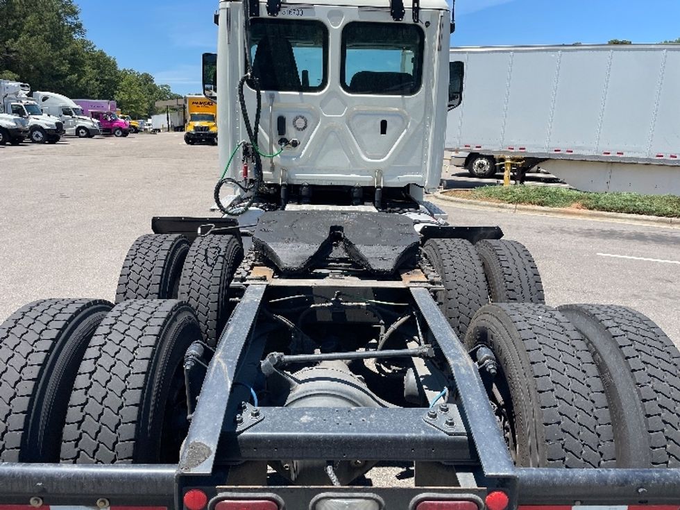 Day Cab Tractor-Heavy Duty Tractors-Freightliner-2018-T12664ST-Mebane-NC-458,322\n\t\tmiles-$ 47,250 - Image 5