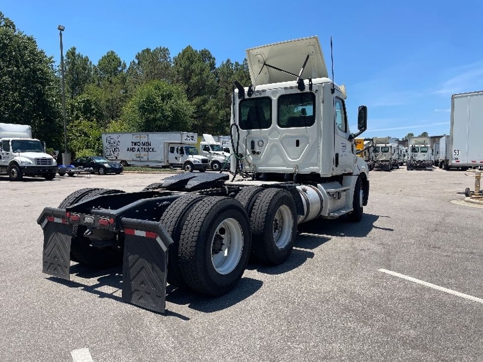 Day Cab Tractor-Heavy Duty Tractors-Freightliner-2018-T12664ST-Mebane-NC-458,322\n\t\tmiles-$ 47,250 - Image 6