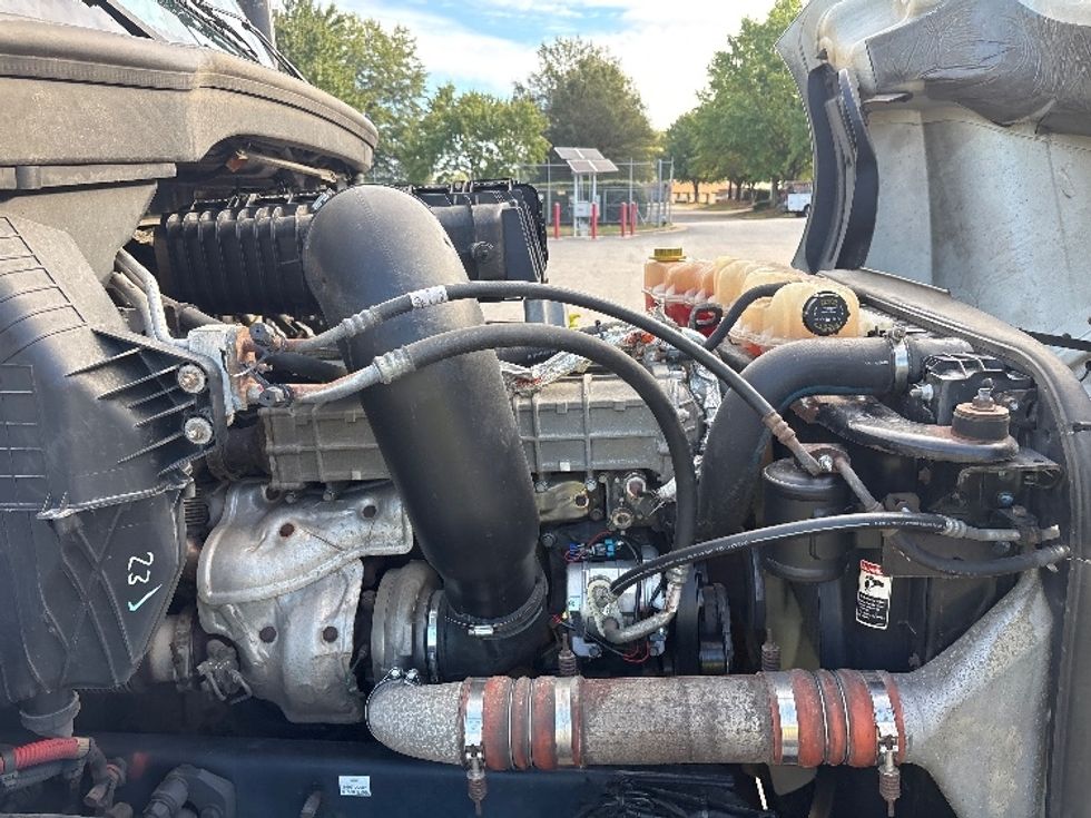 Day Cab Tractor-Heavy Duty Tractors-Freightliner-2018-T12664ST-Mebane-NC-472,417\n\t\tmiles-$ 38,500 - Image 15