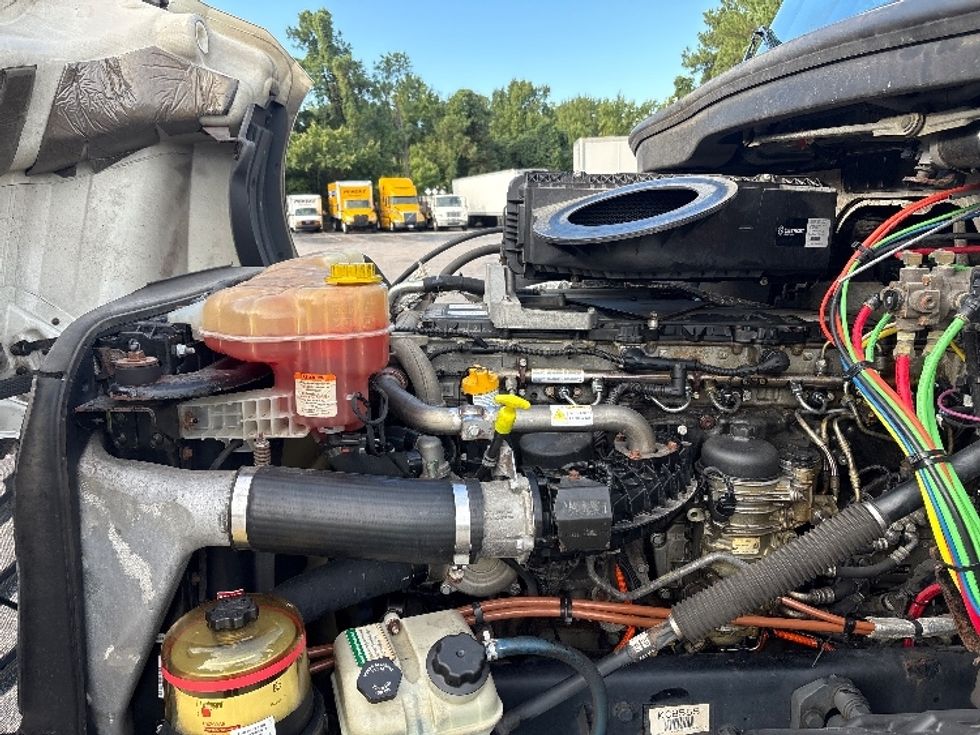 Day Cab Tractor-Heavy Duty Tractors-Freightliner-2018-T12664ST-Mebane-NC-472,417\n\t\tmiles-$ 38,500 - Image 16
