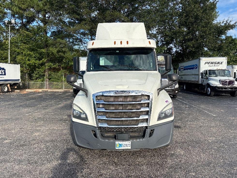 Day Cab Tractor-Heavy Duty Tractors-Freightliner-2018-T12664ST-Mebane-NC-472,417\n\t\tmiles-$ 38,500 - Image 2