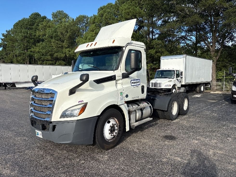 Day Cab Tractor-Heavy Duty Tractors-Freightliner-2018-T12664ST-Mebane-NC-472,417\n\t\tmiles-$ 38,500 - Image 3