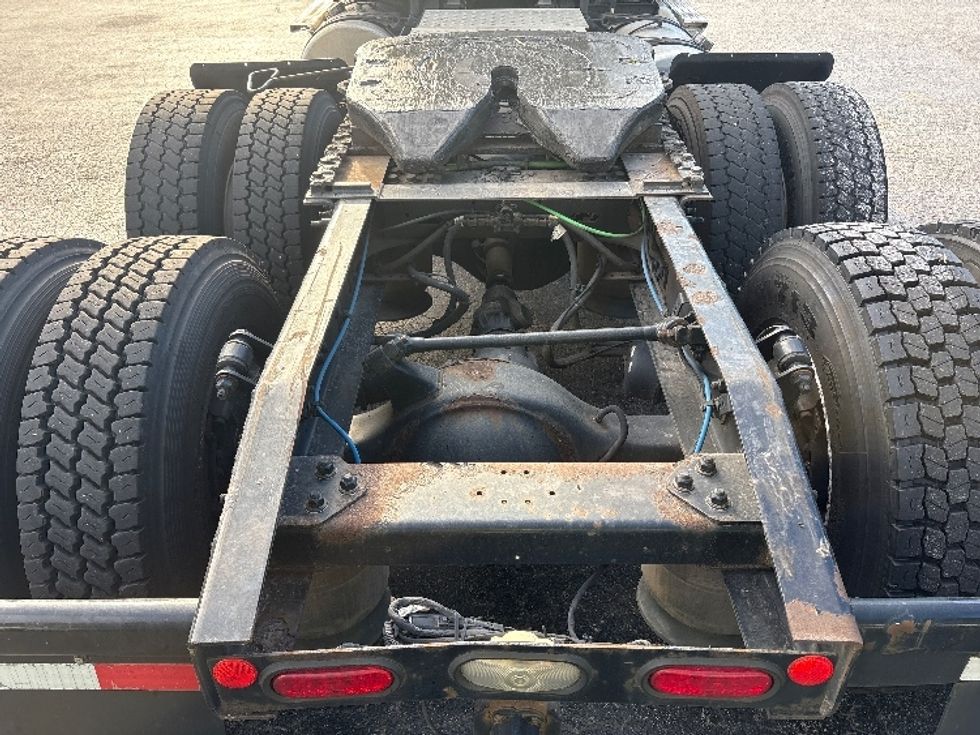 Day Cab Tractor-Heavy Duty Tractors-Freightliner-2018-T12664ST-Mebane-NC-472,417\n\t\tmiles-$ 38,500 - Image 6