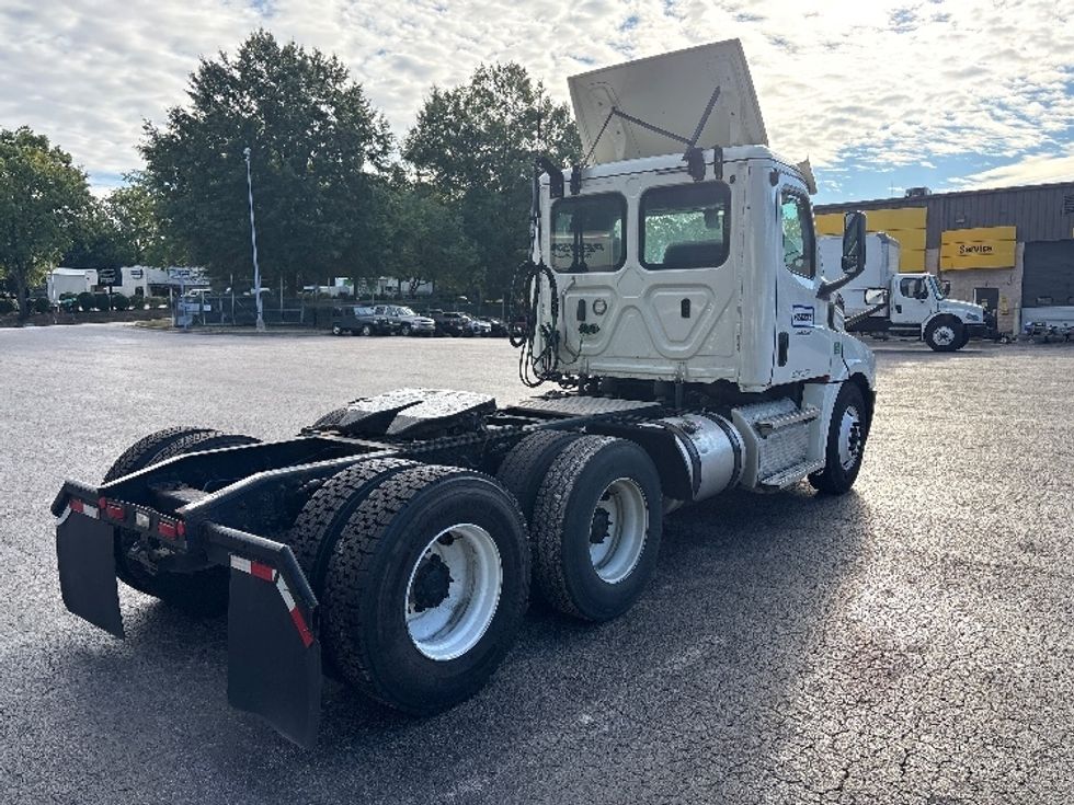 Day Cab Tractor-Heavy Duty Tractors-Freightliner-2018-T12664ST-Mebane-NC-472,417\n\t\tmiles-$ 38,500 - Image 7