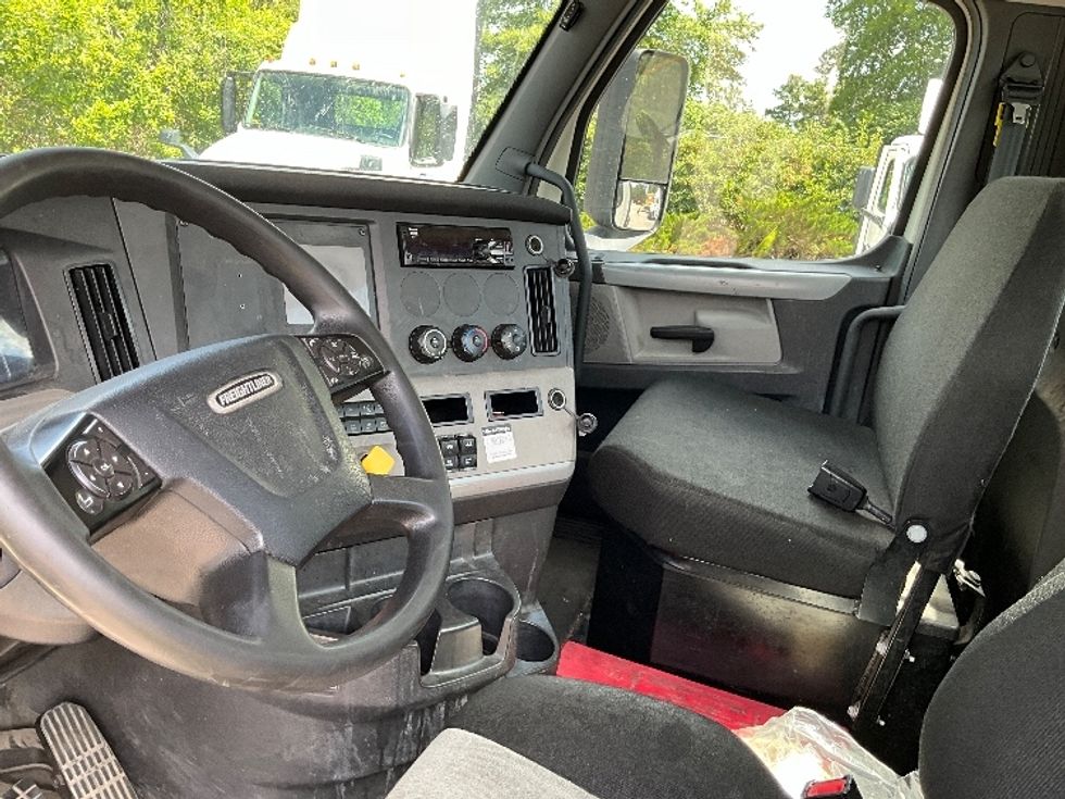 Day Cab Tractor-Heavy Duty Tractors-Freightliner-2018-T12664ST-Mebane-NC-472,564\n\t\tmiles-$ 40,500 - Image 10