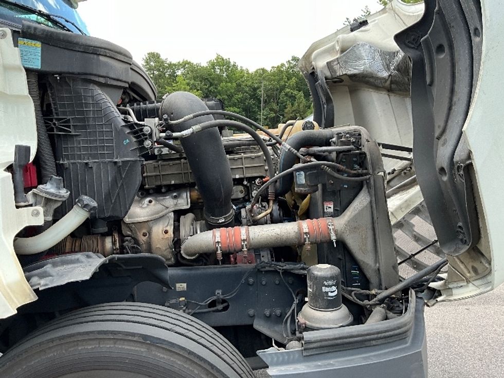 Day Cab Tractor-Heavy Duty Tractors-Freightliner-2018-T12664ST-Mebane-NC-472,564\n\t\tmiles-$ 40,500 - Image 15