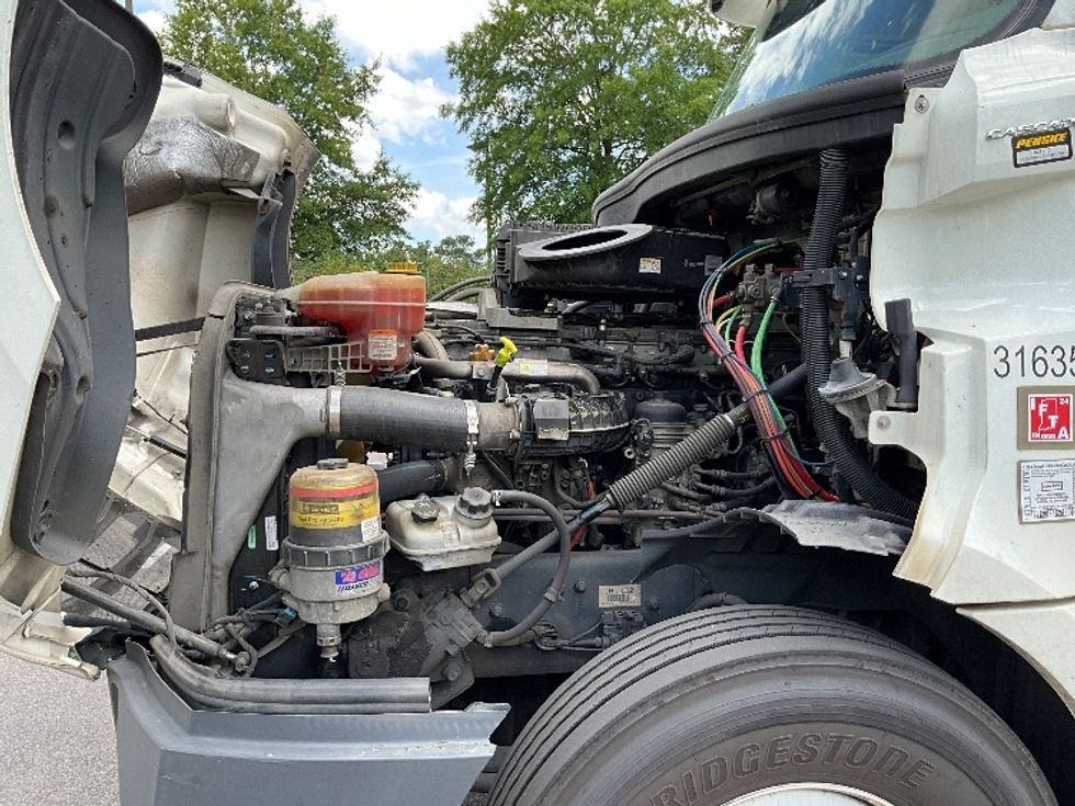 Day Cab Tractor-Heavy Duty Tractors-Freightliner-2018-T12664ST-Mebane-NC-472,564\n\t\tmiles-$ 40,500 - Image 16