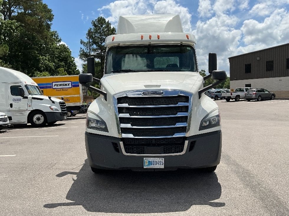 Day Cab Tractor-Heavy Duty Tractors-Freightliner-2018-T12664ST-Mebane-NC-472,564\n\t\tmiles-$ 40,500 - Image 2
