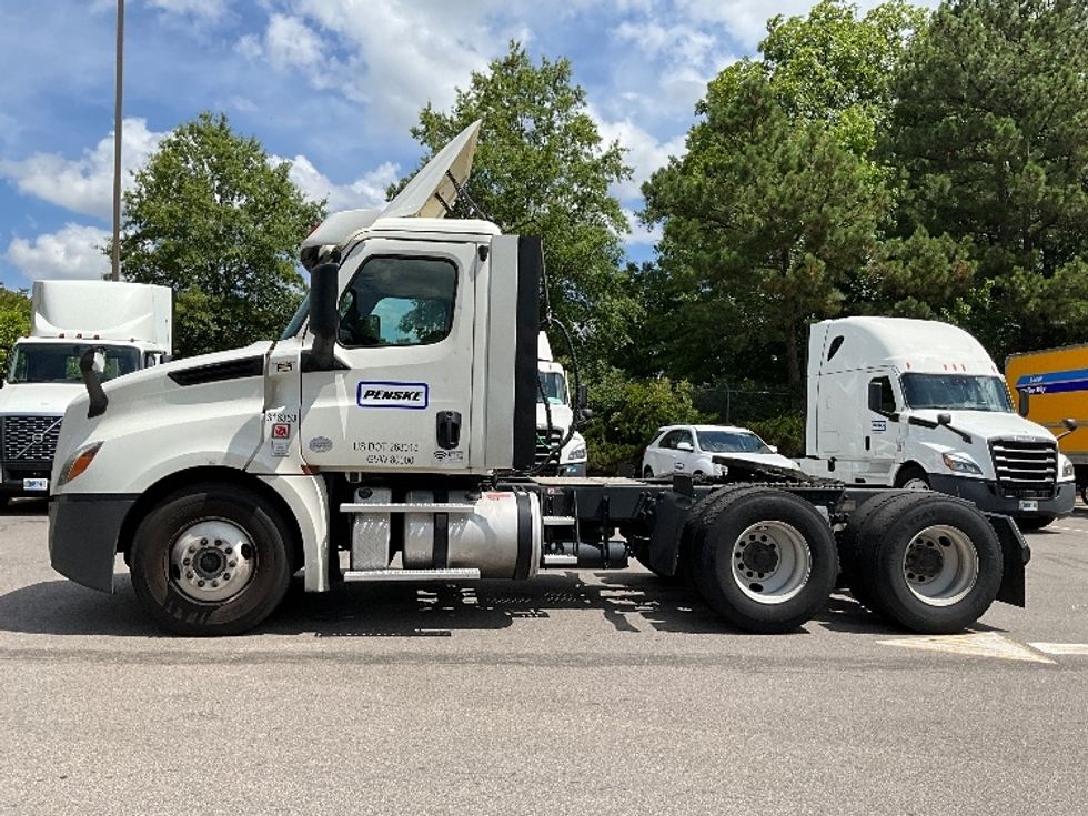 Day Cab Tractor-Heavy Duty Tractors-Freightliner-2018-T12664ST-Mebane-NC-472,564\n\t\tmiles-$ 40,500 - Image 4