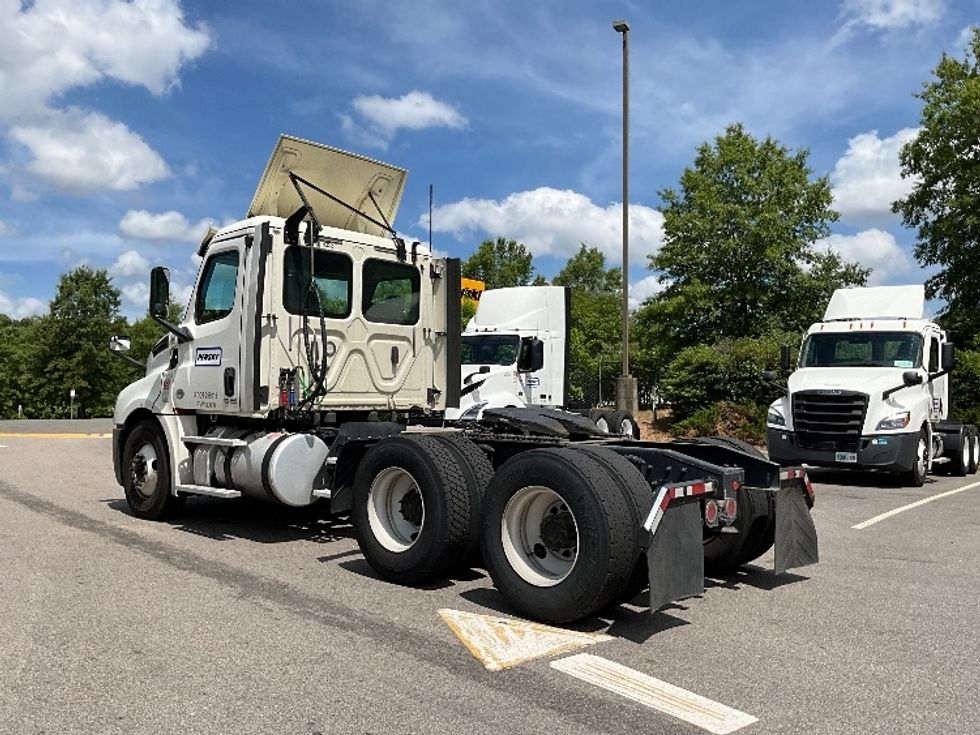 Day Cab Tractor-Heavy Duty Tractors-Freightliner-2018-T12664ST-Mebane-NC-472,564\n\t\tmiles-$ 40,500 - Image 5