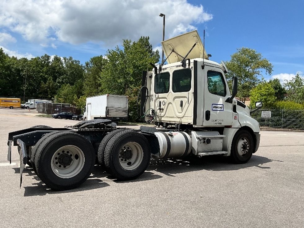 Day Cab Tractor-Heavy Duty Tractors-Freightliner-2018-T12664ST-Mebane-NC-472,564\n\t\tmiles-$ 40,500 - Image 7