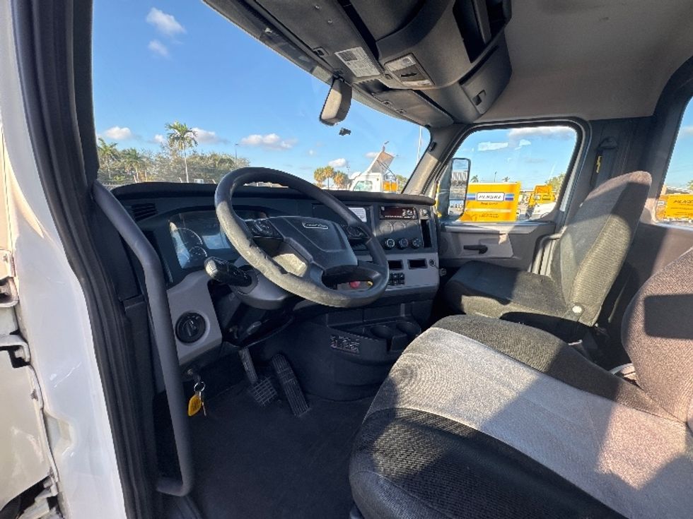 Day Cab Tractor-Heavy Duty Tractors-Freightliner-2018-T12664ST-Medley-FL-230,369\n\t\tmiles-$ 54,000 - Image 10