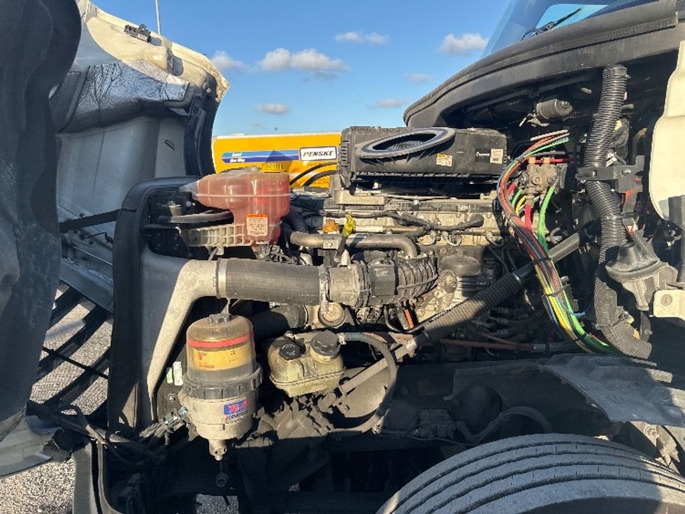 Day Cab Tractor-Heavy Duty Tractors-Freightliner-2018-T12664ST-Medley-FL-230,369\n\t\tmiles-$ 54,000 - Image 16