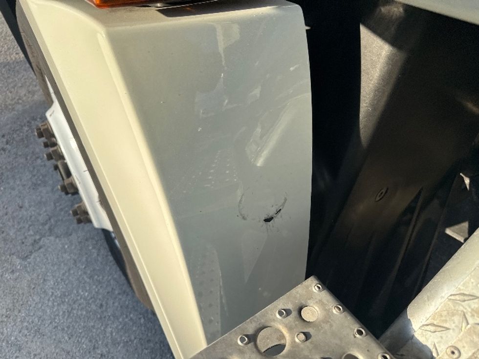 Day Cab Tractor-Heavy Duty Tractors-Freightliner-2018-T12664ST-Medley-FL-230,369\n\t\tmiles-$ 54,000 - Image 17