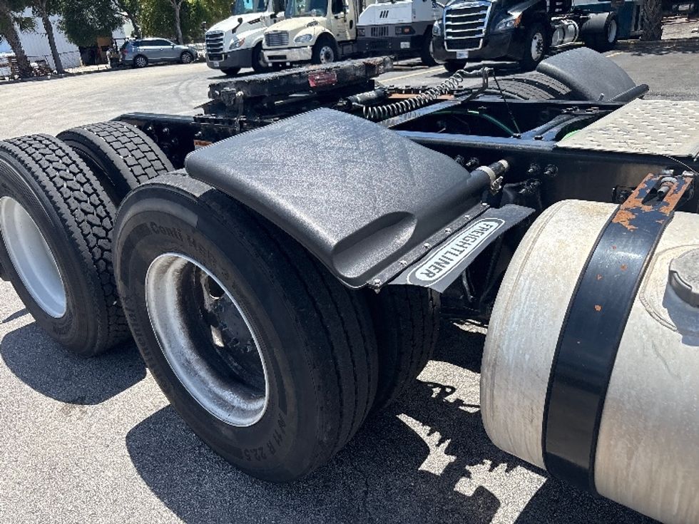 Day Cab Tractor-Heavy Duty Tractors-Freightliner-2018-T12664ST-Medley-FL-413,293\n\t\tmiles-$ 44,250 - Image 20