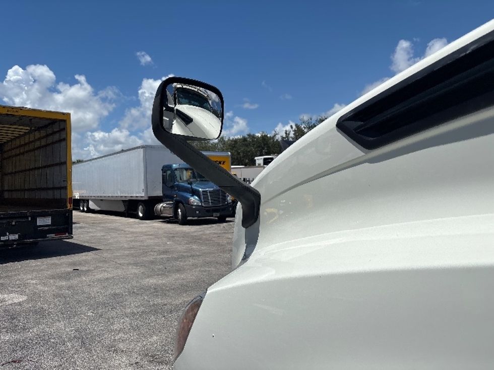 Day Cab Tractor-Heavy Duty Tractors-Freightliner-2018-T12664ST-Medley-FL-413,293\n\t\tmiles-$ 44,250 - Image 21