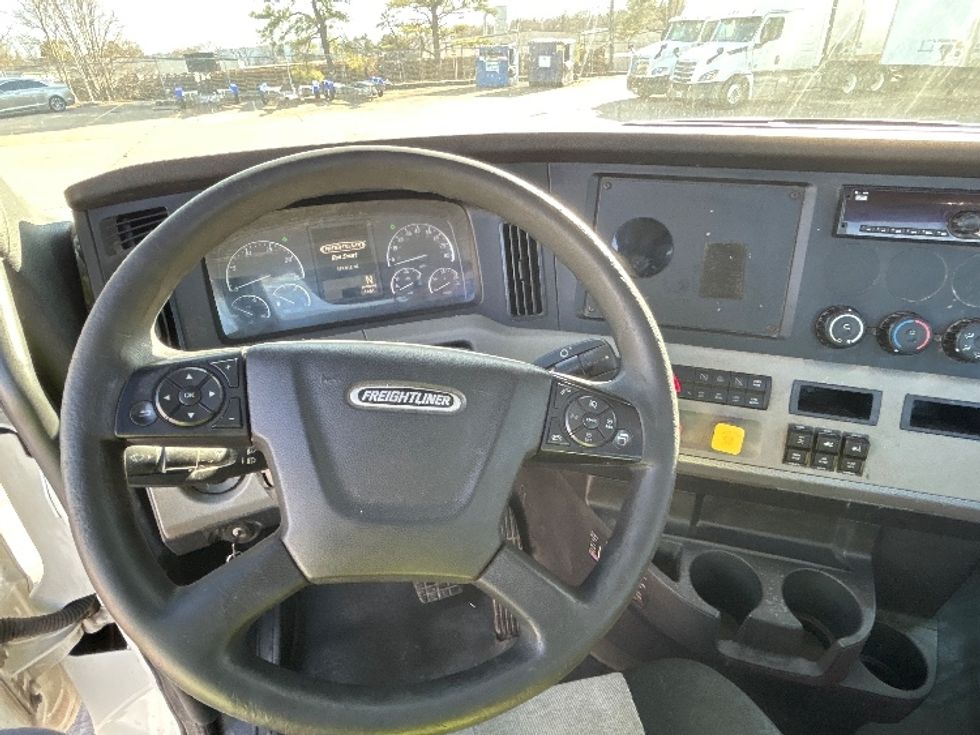 Day Cab Tractor-Heavy Duty Tractors-Freightliner-2018-T12664ST-Memphis-TN-499,010\n\t\tmiles-$ 44,250 - Image 10