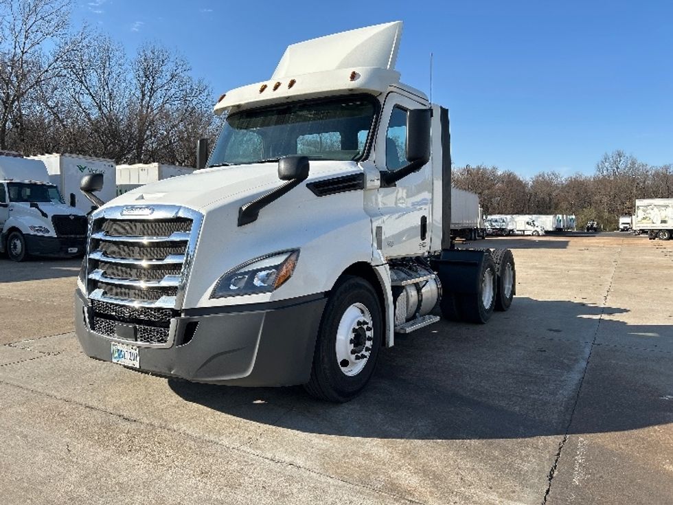 Day Cab Tractor-Heavy Duty Tractors-Freightliner-2018-T12664ST-Memphis-TN-499,010\n\t\tmiles-$ 44,250 - Image 3