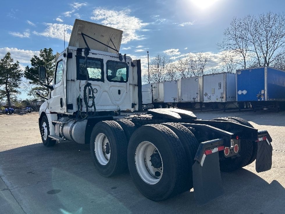 Day Cab Tractor-Heavy Duty Tractors-Freightliner-2018-T12664ST-Memphis-TN-499,010\n\t\tmiles-$ 44,250 - Image 5