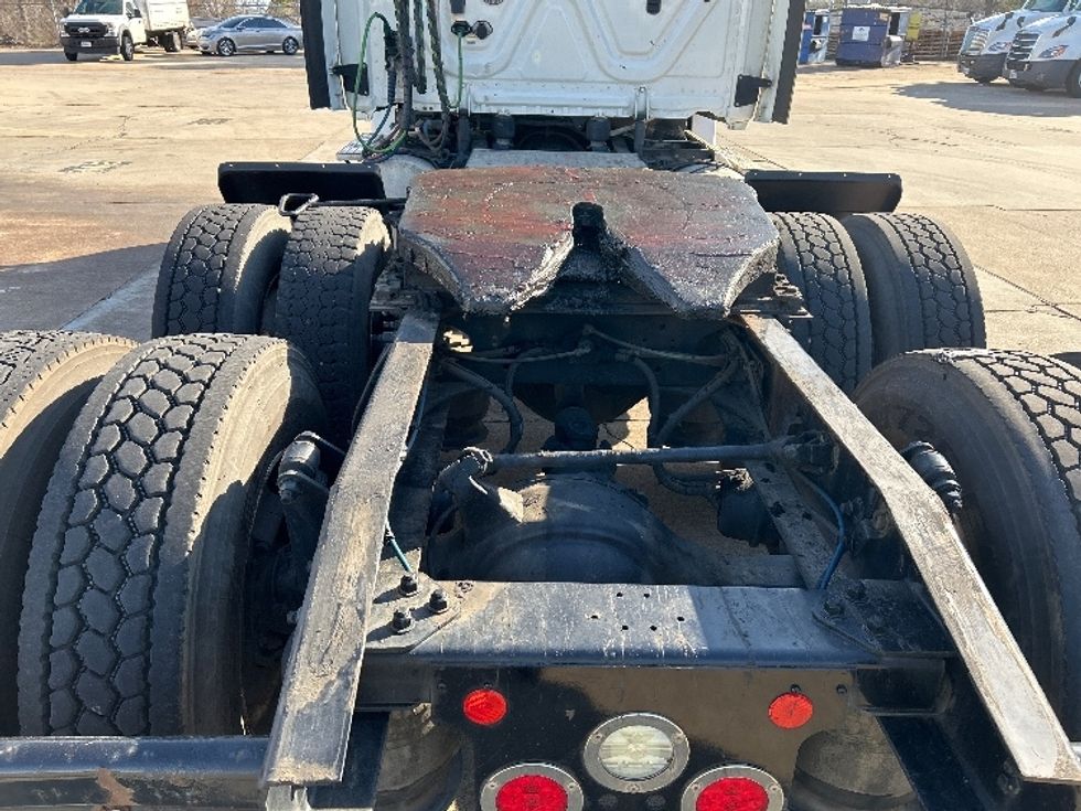 Day Cab Tractor-Heavy Duty Tractors-Freightliner-2018-T12664ST-Memphis-TN-499,010\n\t\tmiles-$ 44,250 - Image 6