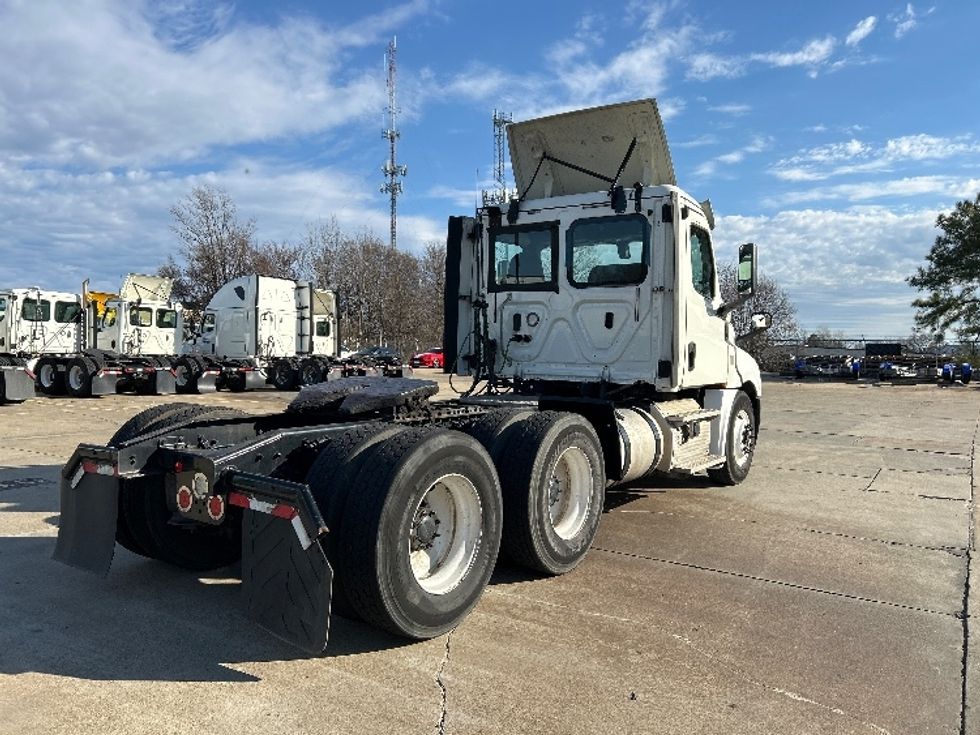Day Cab Tractor-Heavy Duty Tractors-Freightliner-2018-T12664ST-Memphis-TN-499,010\n\t\tmiles-$ 44,250 - Image 7